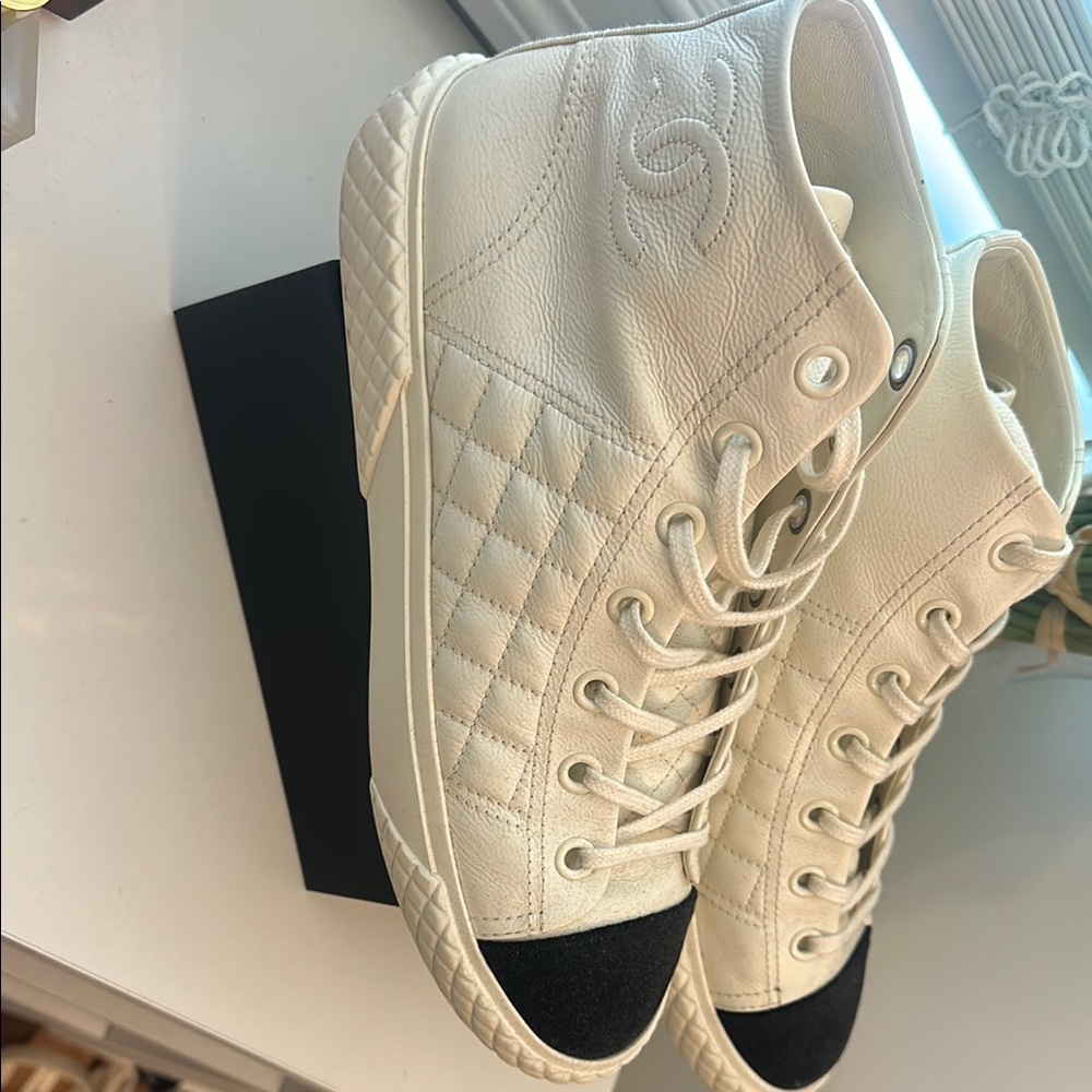 USED ***CHANEL Chic White High-Top Sneakers